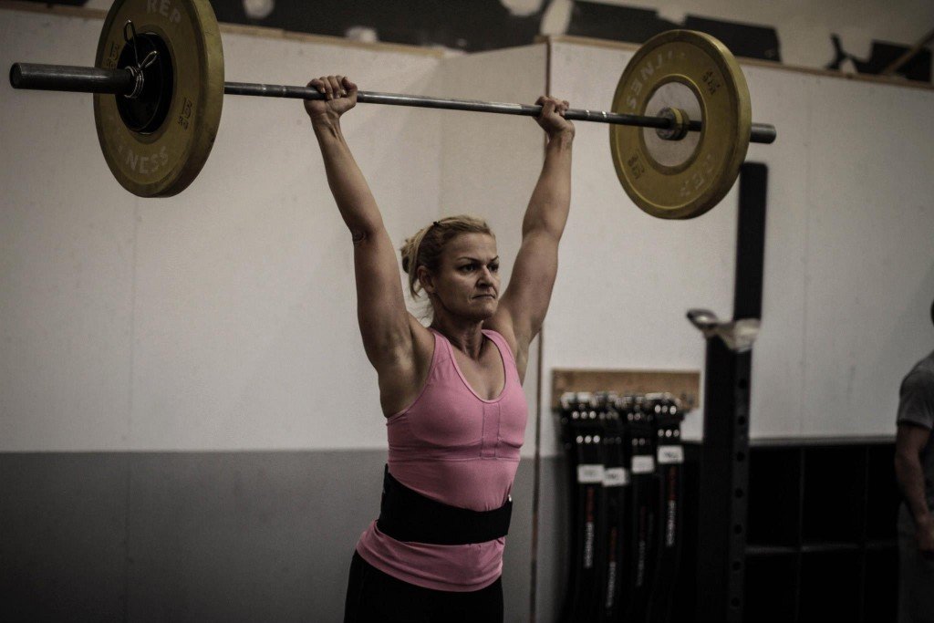 Suzanne in strength class. Nice overhead position!